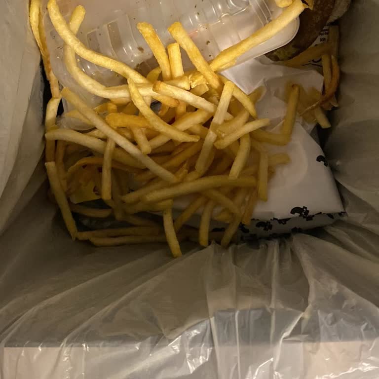 McDonald's Bahçeşehir Şubesinde Bayat Patates Kızartması Ve Telefon Cevapsızlığı