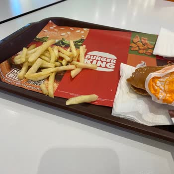 Burger King Çocuk Menüsünde Çiğ Ketchup Ve Kızarmamış Patates