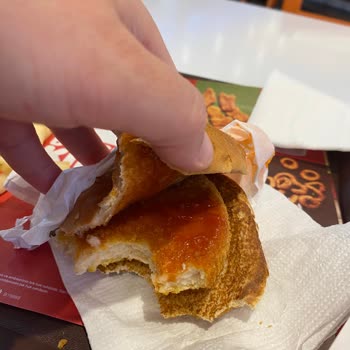 Burger King Çocuk Menüsünde Çiğ Ketchup Ve Kızarmamış Patates