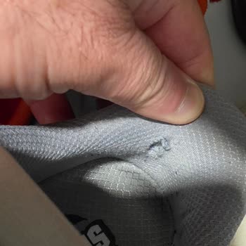 Skechers Ayakkabının İç Astar Yırtığı İçin Ürün Değişimi Ve İade Talebi