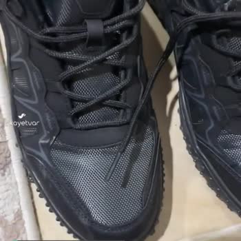 Slazenger Boya Taşması Sol Ayakkabıda
