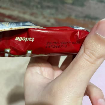 Tadelle Fındık Dolgulu Çikolata Bozuldu Ve Kötü Koktu