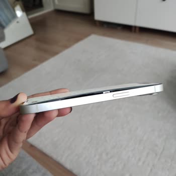 Apple Servisinde Batarya Şişmesi Ve Ekran Kalkması İçin Ücretsiz Onarım Talebi