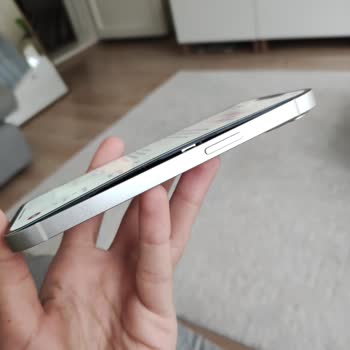 Apple Servisinde Batarya Şişmesi Ve Ekran Kalkması İçin Ücretsiz Onarım Talebi
