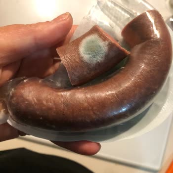 Arzum Market’ten Gelen Küflü Şahin Sucuğu Sağlık Sorunlarına Yol Açtı
