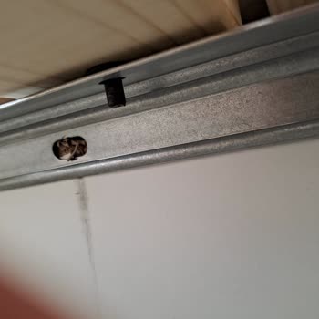 IKEA Hemnes Divan Yatağın Metal Parçası Çocuğumun Oturmasıyla Kırıldı
