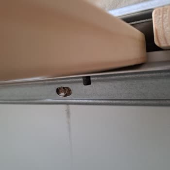 IKEA Hemnes Divan Yatağın Metal Parçası Çocuğumun Oturmasıyla Kırıldı