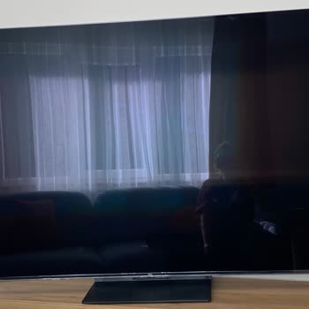 Mavi Çizgili TCL 65C7L Mini LED Televizyonun Arızası: Değişim Ya Da Ücret İadesi Talebi