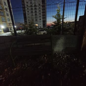 Ankara Büyükşehir Belediyesi Mamak'ta Belediye Bankı Önünde Yetersiz Aydınlatma Ve Durak Eksikliği