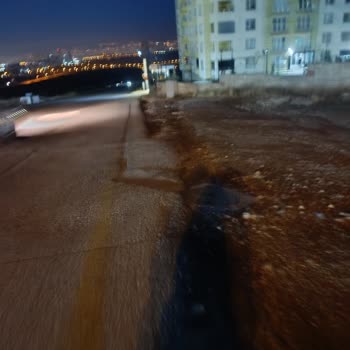Ankara Büyükşehir Belediyesi Mamak'ta Belediye Bankı Önünde Yetersiz Aydınlatma Ve Durak Eksikliği