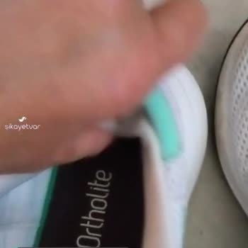 Adidas Ayakkabıda Farklılık, Arka Kısım Sol Ayak Topuk Kısmı Yastık Gibi