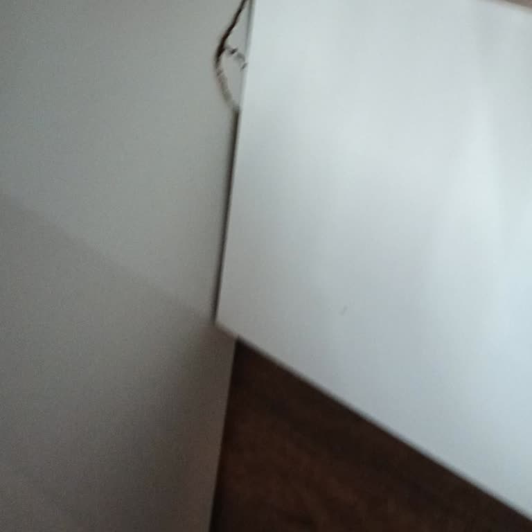 Koçtaş’tan Alınan Diodor Montenero Çalışma Masası 24 Saatte Kırıldı, Cevap Bekleniyor