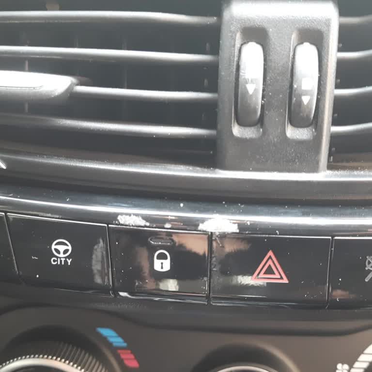 Servis Çalışanının Üç Aylık Beklemede Aracı Kirli Ve Hasarlı Teslim Etmesi Ve Müşteriyi Suçlaması