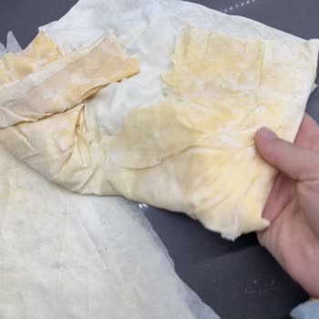 Onur Market'te Turuncuya Dönmüş Yufka Ve Hijyen Sorunu