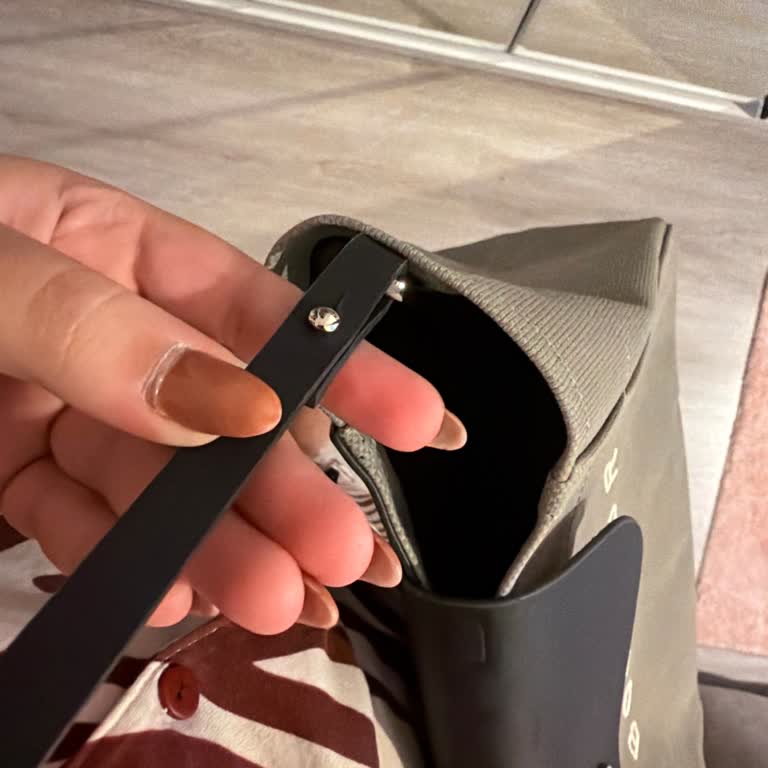 Bonheur Bag Kanvas N°6 Clutch Çantasında Boya Dökülmesi İade Talebi