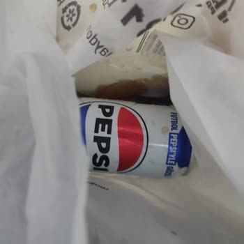 Maydonoz Döner Siparişindeki Çiğ Tavuk Ve Patlamış İçecek Nedeniyle İade Talebi Reddedildi