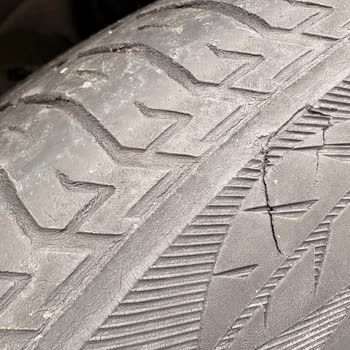 İkame Araçta Çatlak Ve Aşınmış Lastikler, Güvenlik Endişesi Ve Allianz’ın Sessizliği