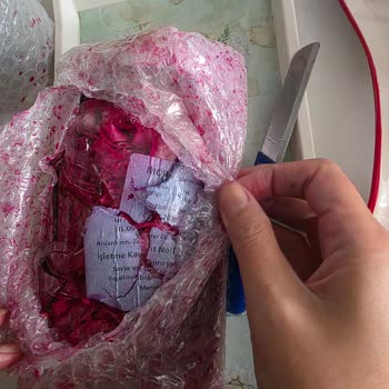 Yurtiçi Kargo'dan Hasarlı Paket Teslimi Ve Kargo Görevlisinin Açıklama Yapmaması