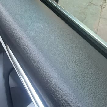 Bornova Togg Bayisinde Garanti Kapsamındaki İç Döşeme Kabarcıklarına Ciddiyetsiz Yaklaşım