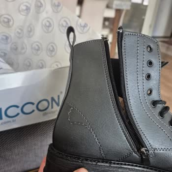Riccon Erkek Botunda Üretim Hatası: Dikiş Sökülmesi Ve Şekil Bozukluğu
