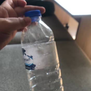 Kardağ Su Şişesinin Etiketi Soyulmuş, Kalite Kontrol Şüphesi