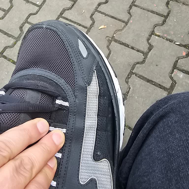 Skechers D-Lites Arch Fit Shoes Tear and Unravel After 6–7 Months of Use
