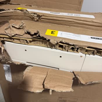 Kusurlu IKEA Fagelfjallet Ürünü İçin Kartal Mağazasından Hızlı Değişim İsteği