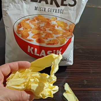 BİM Kelly’s Corn Flakes Paketi İçinde Kağıt Ve Plastik Parçası Keşfedildi