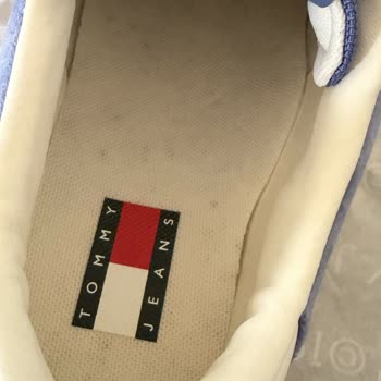 Trendyol’da Gelen Kullanılmış Görünen Tommy Jeans Ayakkabının Orijinalliği Ve Değişim Talebi