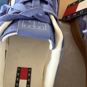 Trendyol’da Gelen Kullanılmış Görünen Tommy Jeans Ayakkabının Orijinalliği Ve Değişim Talebi