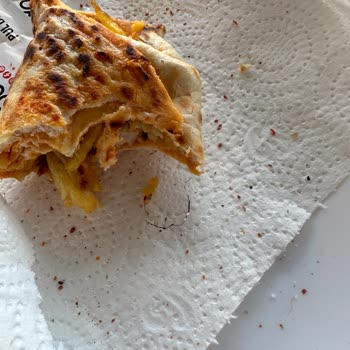 Dürümle Şubesinde Metal Tel Bulunan Dürüm, Hijyen Ve Sağlık Riski