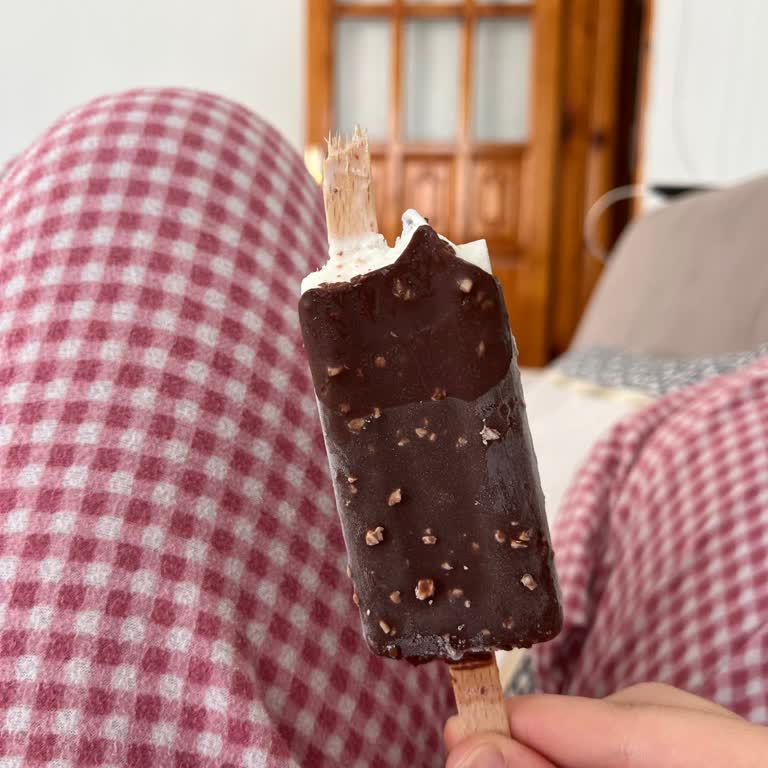 BİM Kidy Dondurmasının İçinde Kırık Çubuk Bulunması Ve Ağız Yaralanması