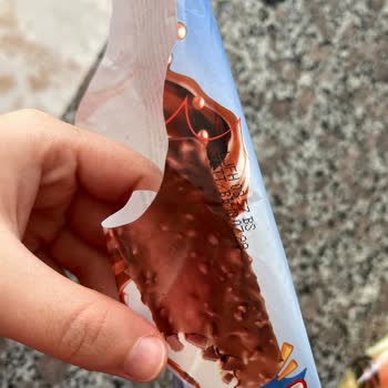 BİM Kidy Dondurmasının İçinde Kırık Çubuk Bulunması Ve Ağız Yaralanması