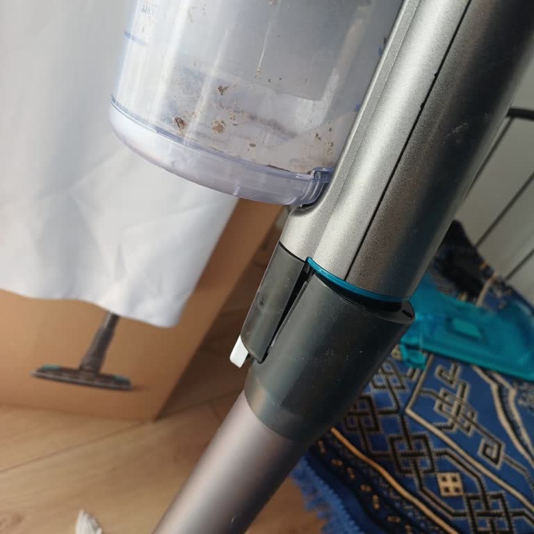 Philips XC8057 Dikey Süpürge Boru Kırığı Ve Sürekli Filtre Uyarısı