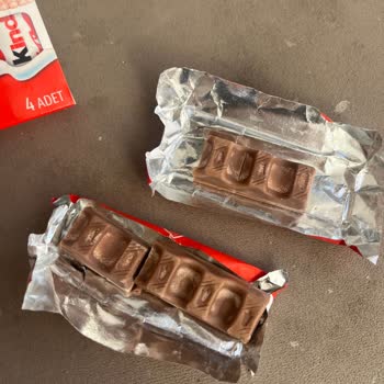 İstanbul Eyüpsultan’da Tarih Geçmemiş Kinder Chocolate Çikolatasının Beyazlaşması