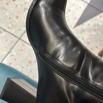 6 Ay Deri Garantili Botta Çizik, Mağaza Sadece Yüzeysel Tamir Teklifi Sunuyor