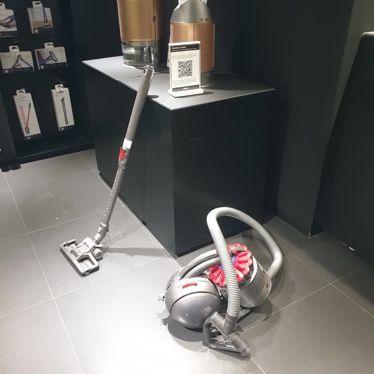 Dyson Yetkili Servisinin Çalışır Süpürgeyi Geri Vermemesi Ve İletişim Sorunu