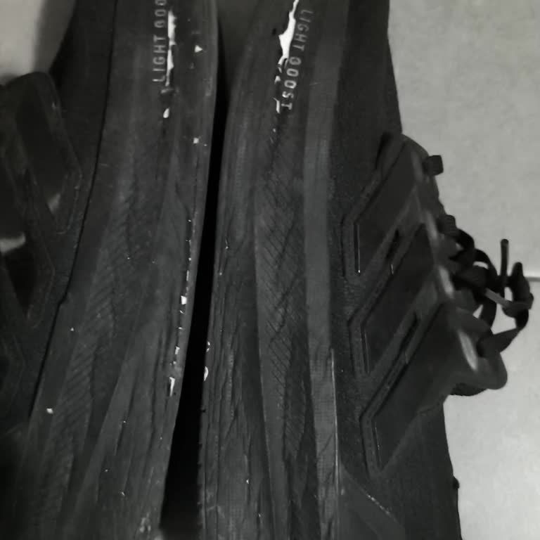 Adidas Ultra Boost 5 Ayakkabısında Yan Tarafların Soyulması Ve Garanti Talebi