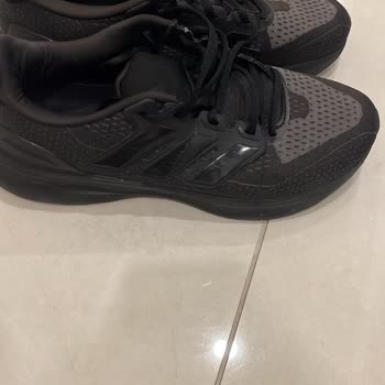 Marmara Park Adidas Mağazasından Alınan Siyah Spor Ayakkabının Renk Açılması Ve Cevapsız Şikayet
