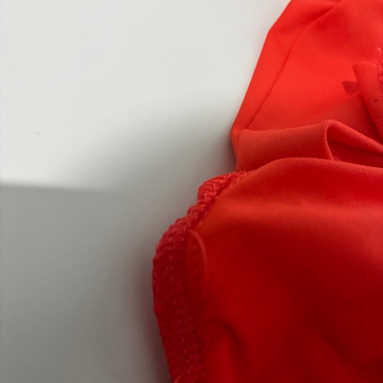 Under Armour Tişörtlerde İşçilik Ve Kalite Kontrol Sorunu