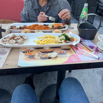 Kaşmir AVM Tavuk Dünyası Şubesinde Soğuk Çorba Ve Yetersiz Tavuk Porsiyonu