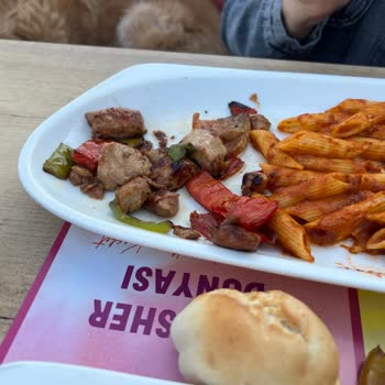 Kaşmir AVM Tavuk Dünyası Şubesinde Soğuk Çorba Ve Yetersiz Tavuk Porsiyonu