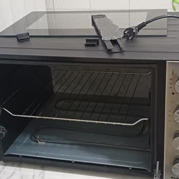 Kumtel Jet Midi Fırının Camı Patladı, Evde Güvenlik Riski Oluştu