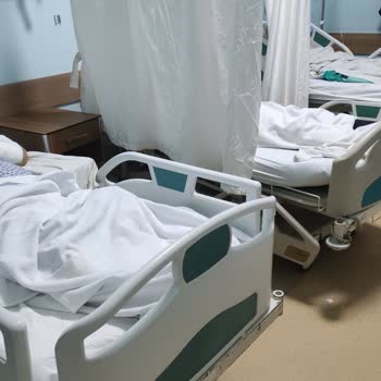 Ortopedi Servisinde Aşırı Kalabalık Oda Ve Yatak Düzeni Mahremiyet Ve Hijyen Sorunu