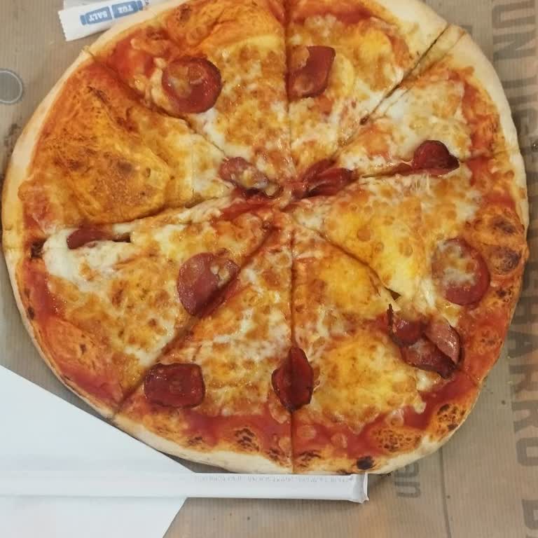 Sbarro Şubesinde Görselle Uyuşmayan Kuru Pizza Ve Saygısız Personel