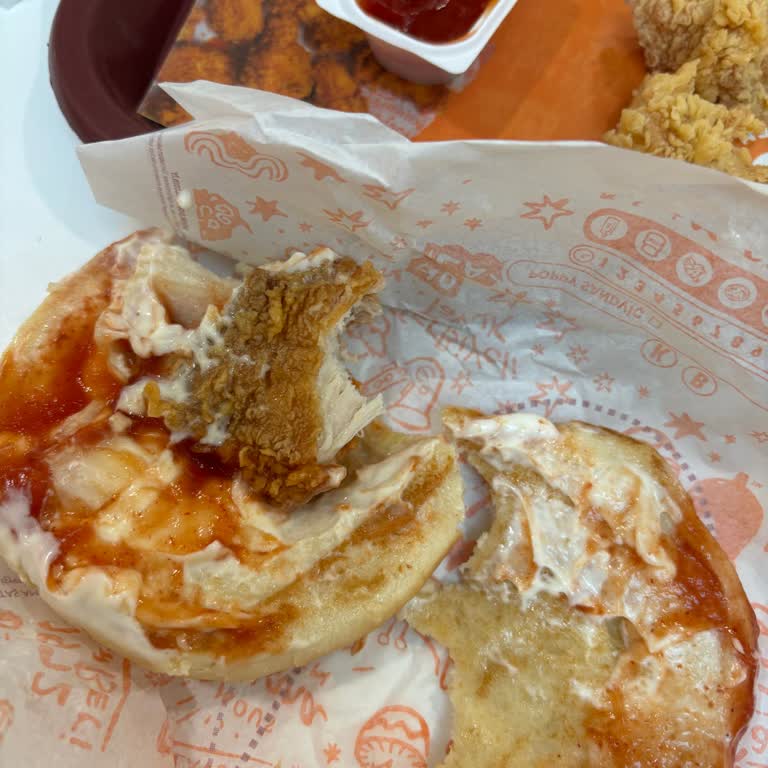 Popeyes Çerkezköy Şubesinde Küçük Tavuklu Hamburger Ve Ketchup İsteğinde Personel Davranışı Şikayeti