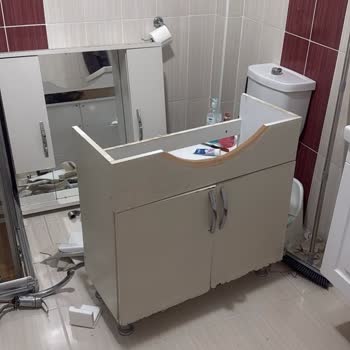 Koçtaş Montaj Ekibi Banyo Dolabı Sökümünde Lavabo Ve Armatür Zararına Sebep Oldu