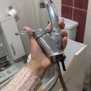 Koçtaş Montaj Ekibi Banyo Dolabı Sökümünde Lavabo Ve Armatür Zararına Sebep Oldu