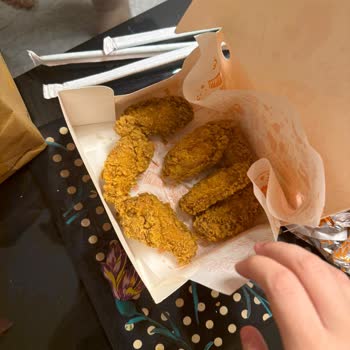 Depozito Outlet Popeyes'ta Çalışanın Ters Davranışı Ve Eksik Patates Şikayeti