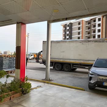 İzinsiz Park Eden Kamyon Çıkışımı Engelledi Ve Saygısız Davrandı